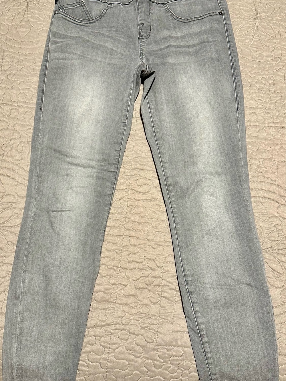 Rock & Republic Light Gray Skinny Jeans